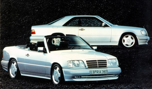 Mercedes-Benz Typ E 36 AMG Coupé (hinten) und Cabriolet (vorn)