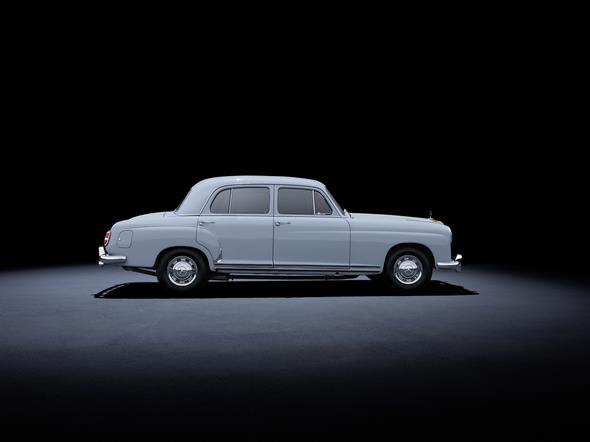 Mercedes-Benz 220 (W 180, 1954 bis 1956). Im Bild ein Fahrzeug aus dem Jahr 1955. Mercedes-Benz 220 (W 180, 1954 to 1956). The car in the photo dates from 1955.
