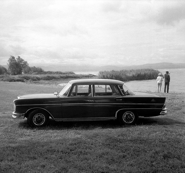 "Heckflossen-Mercedes" Typ 300 SE Limousine, 1961-1965. (Langenargen am Bodensee)