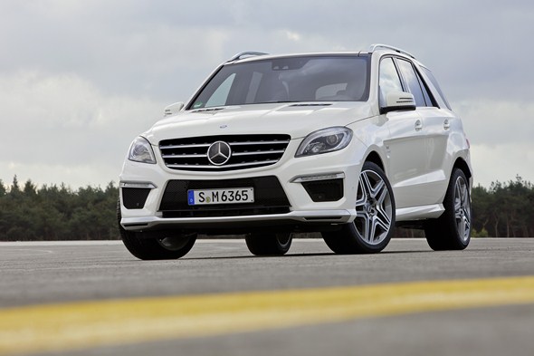ML 63 AMG ( BR 166 , 2011 ) Diamantweià metallic, Leder schwarz