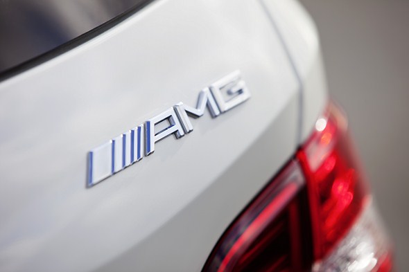 ML 63 AMG ( BR 166 , 2011 ) Diamantweià metallic, Leder schwarz