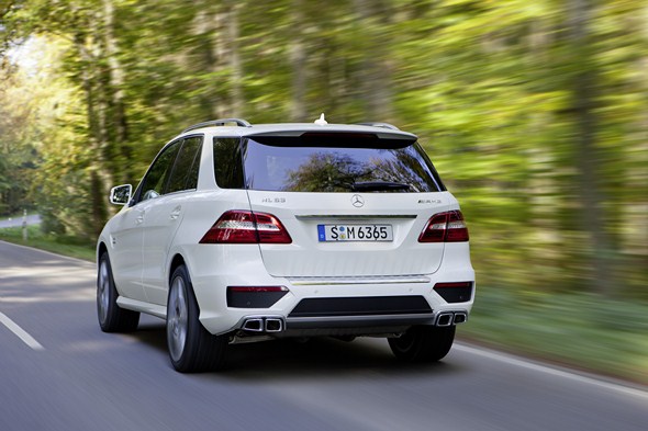 ML 63 AMG ( BR 166 , 2011 ) Diamantweià metallic, Leder schwarz