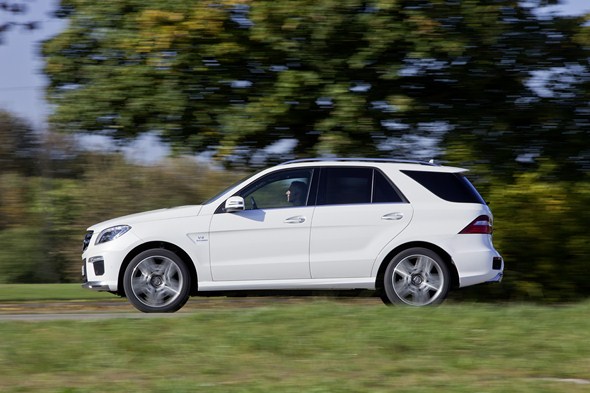 ML 63 AMG ( BR 166 , 2011 ) Diamantweià metallic, Leder schwarz