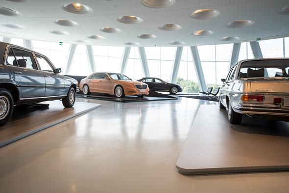 Die Sonderausstellung ?Mercedes-Benz S-Klasse ? immer der Zeit voraus? im Mercedes-Benz Museum stellt die Historie dieser ganz besonderen Baureihe umfassend dar.