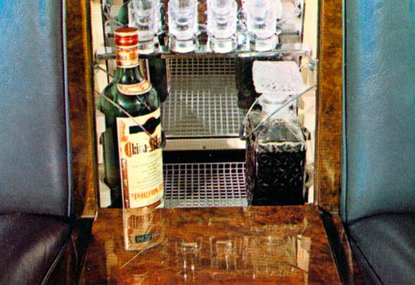 Mercedes-Benz Typ 600 Pullman-Limousine (6 Türen) der Baureihe W 100. Bar.