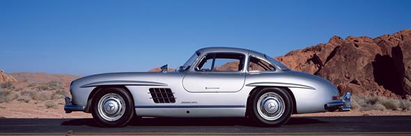 Caption orig.: Der oft als Design-Ikone bezeichnete Mercedes-Benz 300 SL ?FlÅgeltÅrer? verkîrpert nach dem Zweiten Weltkrieg Rasse und Klasse wie kein anderes Auto seiner Zeit. Er ist bis heute ein hochbegehrter Traumwagen. Die ScheibenrÑder mit Radka