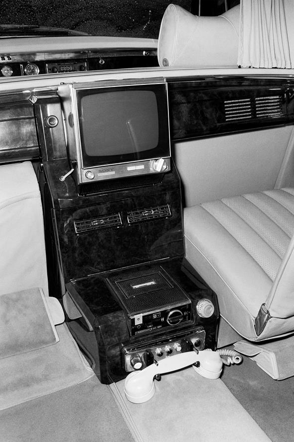 Mercedes-Benz Typ 600 Pullman-Landaulet der Baureihe W 100, Fernsehgerät, Autotelefon, Cassettenrekorder.