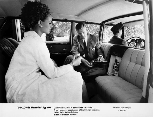 Eingebaute Erfrischungsbar, Mercedes-Benz Typ 600 Pullman-Limousine (4 Türen) aus dem Jahre 1963