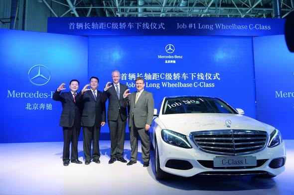 Celebrating the Start of Production of the Mercedes-Benz Long-wheelbase C-Class at Beijing Benz Automotive (BBAC) in Beijing. From right to left: Frank Deiss, President and CEO of BBAC, Hubertus Troska, member of the Board of Management of Daimler AG responsible for China, Xu Heyi, Chairman of BAIC Group, Chen Hongliang, Senior Executive Vice President of BBAC // Feierlichkeit zum Produktionsstart der Mercedes-Benz C-Klasse Langversion bei Beijing Benz Automotive (BBAC) in China. Von rechts nach links: Frank Deiss, President und CEO von BBAC, Hubertus Troska, Vorstandsmitglied der Daimler AG verantwortlich für China, Xu Heyi, Chairman der BAIC Group, Chen Hongliang, Senior Executive Vice President von BBAC