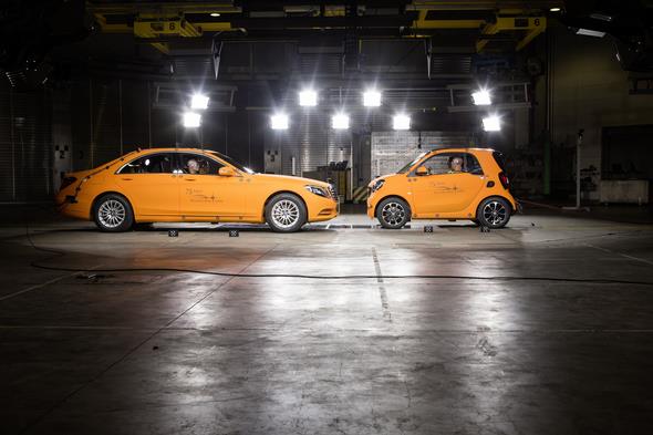 Crashversuch car to car. smart fortwo, C453 gegen S-Klasse, V222