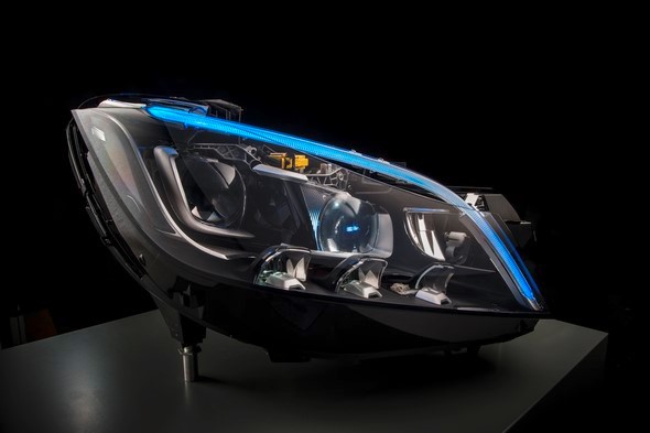 Mercedes-Benz MULTIBEAM LED-Scheinwerfer