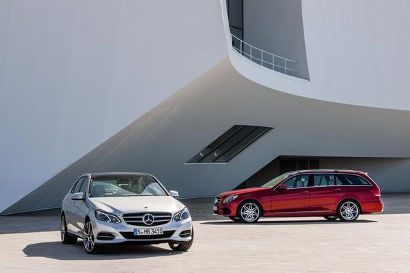 E-Klasse, E 350 4MATIC, Limousine Avantgarde, (W 212), 2012, Lack: Iridiumsilber metallic, Ausstattung: Leder Exclusiv Kristallgrau E-Klasse, E 250 T-Modell, Avantgarde mit AMG Sportpaket, (S 212), 2012, Lack: Hyazinthrot metallic, Ausstattung: Naturbeige/Schwarz Leder Exclusiv