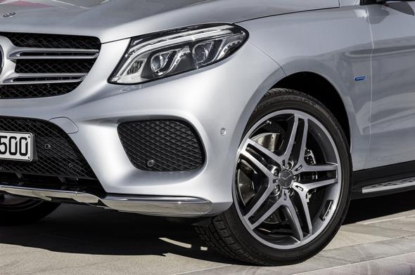 GLE 500 e (Plug-In Hybrid) W 166, 2015 Exterieur: Diamantsilber Metallic, AMG Line Exterieur, Scheinwerfer mit LED Intelligent Light System, Exterior: diamond silver metalic, AMG line exterior, headlamps with LED Intelligent Light System