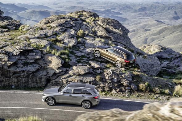 Mercedes-Benz GLC 250d 4MATIC, CITRINBRAUN MAGNO, Offroad Line Exterieur und Mercedes-Benz GLC 350e 4MATIC, EDITION 1, SELENITGRAU, AMG Line Exterieur