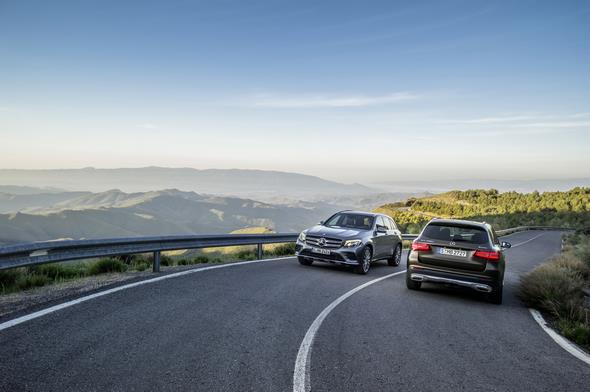Mercedes-Benz GLC 250d 4MATIC, CITRINBRAUN MAGNO, Offroad Line Exterieur und Mercedes-Benz GLC 350e 4MATIC, EDITION 1, SELENITGRAU, AMG Line Exterieur