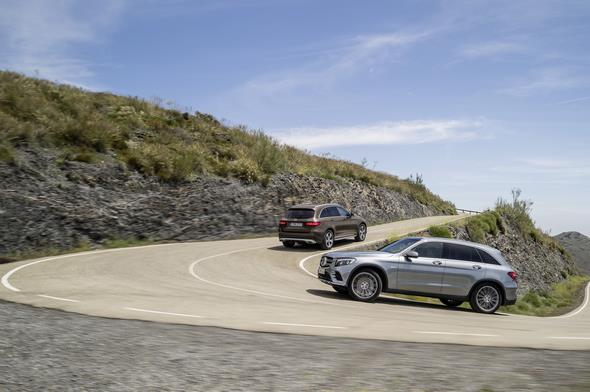 Mercedes-Benz GLC 250d 4MATIC, CITRINBRAUN MAGNO, Offroad Line Exterieur und Mercedes-Benz GLC 350e 4MATIC, EDITION 1, SELENITGRAU, AMG Line Exterieur