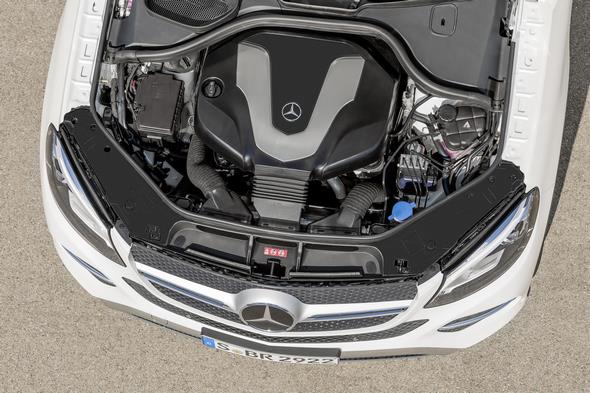 GLE 350 d 4MATIC (C 292), Exterieur: Designo Diamantweiß Bright, 6-Zylinder Dieselmotor des GLE 350 d,exterior: designo diamond white bright, 6-cylinder diesel engine of the GLE 350 d
