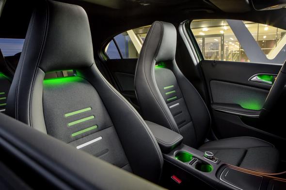 A 220d 4MATIC (Style), Elbaitgrün. Interieur Schwarz / Grün A 220d 4MATIC (Style), elbaite green, Interior black / green