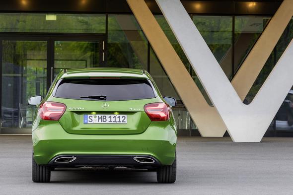 A 220d 4MATIC (Style), Elbaitgrün. Interieur Schwarz / Grün A 220d 4MATIC (Style), elbaite green, Interior black / green