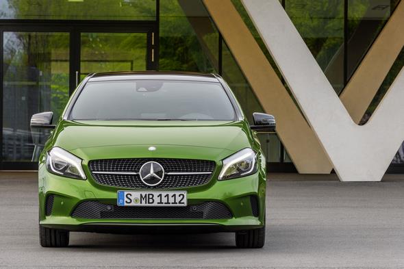 A 220d 4MATIC (Style), Elbaitgrün. Interieur Schwarz / Grün A 220d 4MATIC (Style), elbaite green, Interior black / green