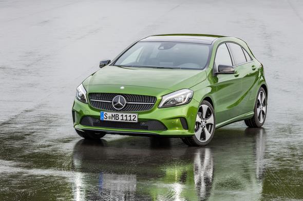 A 220d 4MATIC (Style), Elbaitgrün. Interieur Schwarz / Grün A 220d 4MATIC (Style), elbaite green, Interior black / green