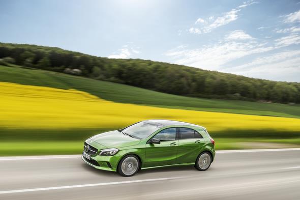 A 220d 4MATIC (Style), Elbaitgrün. Interieur Schwarz / Grün A 220d 4MATIC (Style), elbaite green, Interior black / green