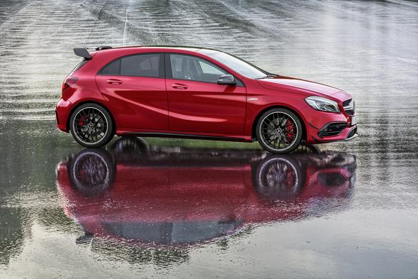A 45 AMG (AMG Exklusiv), Jupiterrot; Interieur Schwarz / RED CUT A 45 AMG (AMG Exclusive), jupiter red, interior black RED CUT