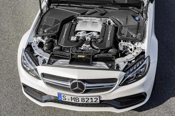 Mercedes-AMG C 63 S Coupé (C 205) 2015; 4,0-Liter-V8-Biturbomotor: Das Leistungsspektrum reicht von 350 kW (476 PS) im C 63 bis zu 375 kW (510 PS) im C 63 S The 4.0-litre V8 biturbo engine develops an output of 350 kW (476 hp) in the C 63 and 375 kW (510 hp) in the C 63 S