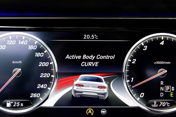 Mercedes-Benz - Magic Body Control Spot 