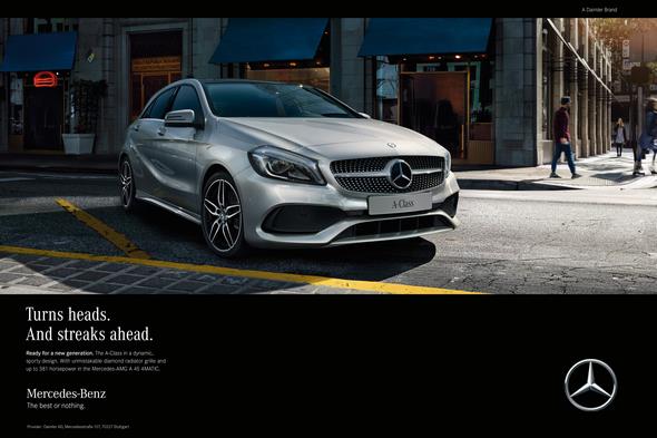 A-Klasse, W176 (2015) - Anzeigemotiv: Zieht Blicke auf sich. Una anderen vorbei.