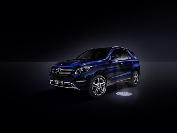 Mercedes-Benz GLE (W 166) 2015, Umfeldbeleuchtung mit Projektion des Markenlogos ambient lighting with projection of brand logo