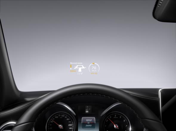 Mercedes-Benz GLC. Head-up Display Anzeige in der Windschutzscheibe Mercedes-Benz GLC. Head-up display