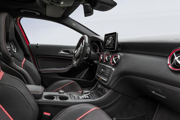 Mercedes-AMG A 45 4MATIC; Interieur Schwarz / RED CUT interior black RED CUT