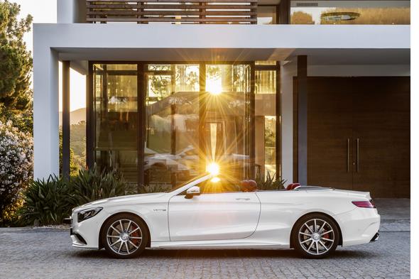 Mercedes-AMG S 63 4MATIC Cabriolet; designo diamantweiß bright Interieur: bengalrot/schwarz designo diamond white bright,