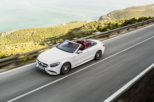 Mercedes-AMG S 63 4MATIC Cabriolet; designo diamantweiß bright Interieur: bengalrot/schwarz designo diamond white bright,