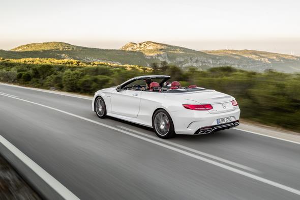 Mercedes-AMG S 63 4MATIC Cabriolet; designo diamantweiß bright Interieur: bengalrot/schwarz designo diamond white bright,