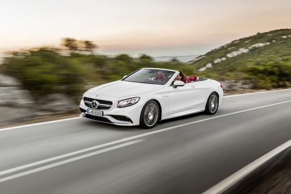 Mercedes-AMG S 63 4MATIC Cabriolet; designo diamantweiß bright Interieur: bengalrot/schwarz designo diamond white bright,