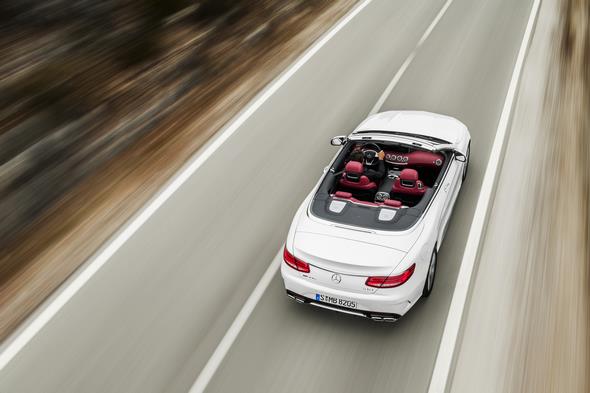 Mercedes-AMG S 63 4MATIC Cabriolet; designo diamantweiß bright Interieur: bengalrot/schwarz designo diamond white bright,