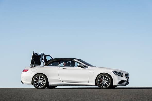 Mercedes-AMG S 63 4MATIC Cabriolet; designo diamantweiß bright Interieur: bengalrot/schwarz designo diamond white bright, Verdeck schwarz