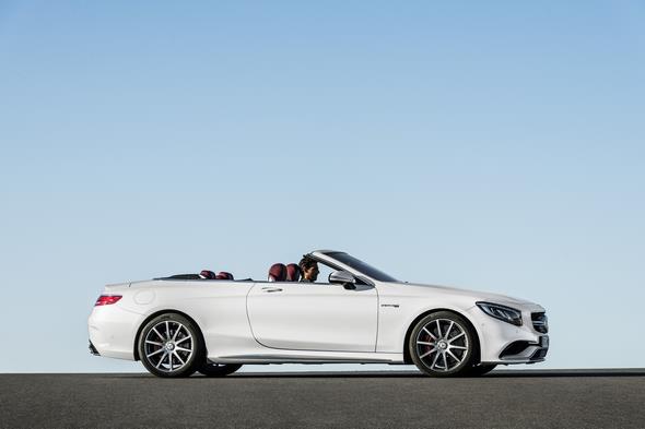 Mercedes-AMG S 63 4MATIC Cabriolet; designo diamantweiß bright Interieur: bengalrot/schwarz designo diamond white bright,