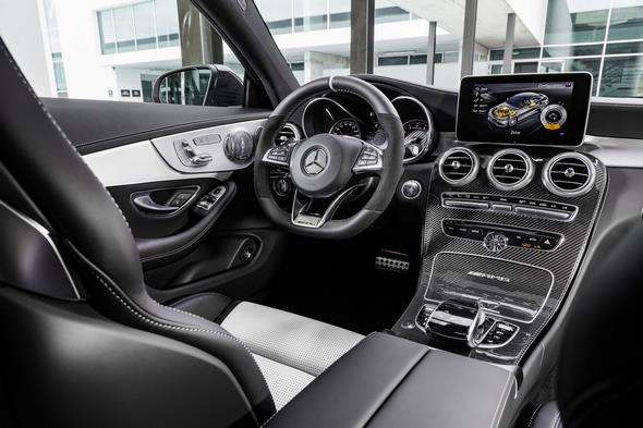 Mercedes-AMG C 63 S Coupé (C 205) 2015; Interieur: Leder kristallgrau/schwarz, AMG Performance Lenkrad in Leder Nappa schwarz/Mikrofaser DINAMICA im 3-Speichen-Design unten abgeflacht, 12 Uhr-Markierung in Schwarz, Lenkradblende in Silberchrom mit "AMG" Schriftzug und silberfarbenen Aluminium-Schaltpaddles, AMG Zierteile Carbon/Aluminium mit Längsschliff hell interior: leather crystal grey/black, AMG Performance steering wheel in black nappa leather/DINAMICA microfibre in a 3-spoke design, with flattened bottom section, 12 o'clock marking in black, steering wheel bezel in silver chrome with "AMG" lettering and silver-coloured aluminium shift paddles, AMG carbon-fibre/light longitudinal-grain aluminum trim