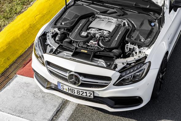 Mercedes-AMG C 63 S Coupé (C 205) 2015; 4,0-Liter-V8-Biturbomotor: Das Leistungsspektrum reicht von 350 kW (476 PS) im C 63 bis zu 375 kW (510 PS) im C 63 S The 4.0-litre V8 biturbo engine develops an output of 350 kW (476 hp) in the C 63 and 375 kW (510 hp) in the C 63 S