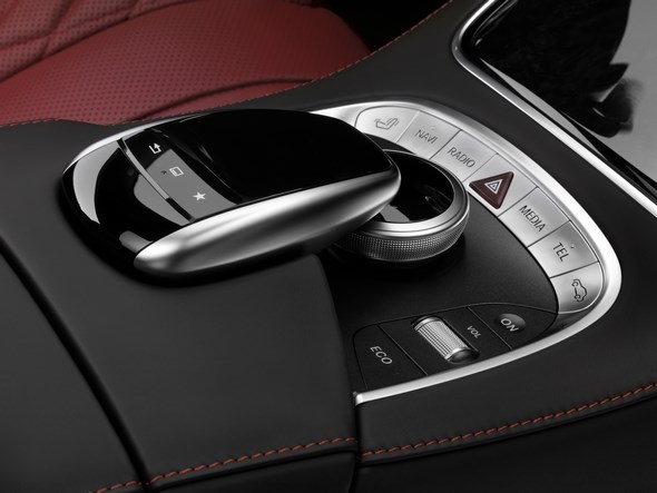 Mercedes-Benz S 500 4MATIC Coupé Edition 1 (C 217) 2013, Lack: AMG Alubeam silber, designo, Ausstattung: Leder Exclusiv bengalrot/schwarz, Zierteil Pappel schiefer