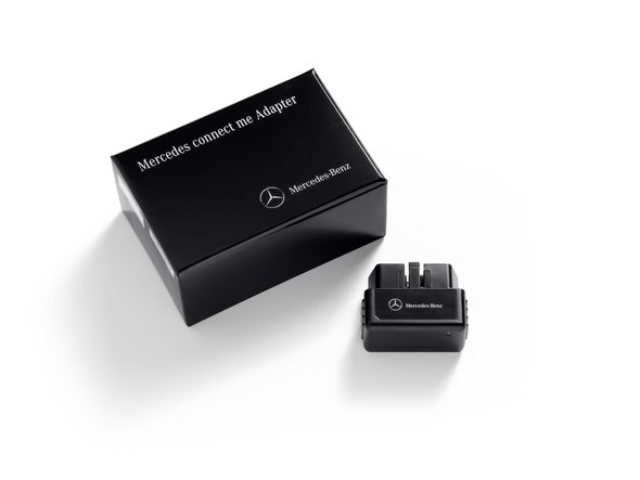 Mit dem Mecedes connect me Adapter können auch die Besitzer noch nicht vernetzter Autos sich mit ihrem Fahrzeug verbinden und so Teil der Mercedes me Welt werden. Für insgesamt 24 Pkw-Baureihen ab Baujahr 2002 lässt sich ab Frühjahr 2016 beim Mercedes-Benz Partner der Mercedes connect me Adapter nachrüsten. // With the Mercedes connect me Adapter owners of cars which are not yet connect me-capable can also link up with their vehicles and become part of the Mercedes me world. As of the spring of 2016, authorised Mercedes-Benz dealers will be able to retrofit the Mercedes connect me Adapter for a total of 24 car model series from manufacture year 2002 onwards.