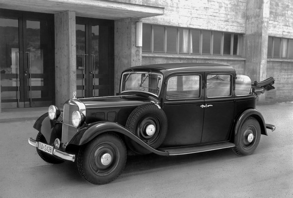 Mercedes-Benz Typ 260 D Droschken-Landaulet. Vorserienwagen auf der Berliner Automobil-Ausstellung, 1936.