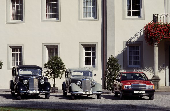 Mercedes-Benz Dieselgruppe von links: Typ 260 D Pullman-Limousine, Typ 170 D Limousine, Typ 190 D Kompaktlimousine.