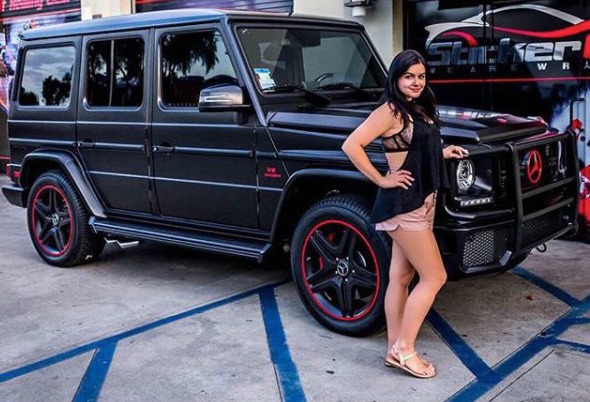 Ariel-Winter-Mercedes-Benz-G-Wagon-600x428