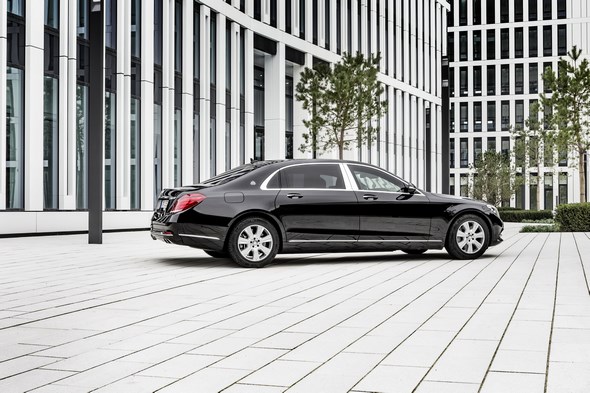 Mercedes-Maybach S 600 Guard.
