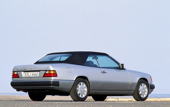 September 1991: Viersitziges Cabriolet der Baureihe 124 hat Premiere: Offene Fahrkultur: 25 Jahre E-Klasse Cabriolet