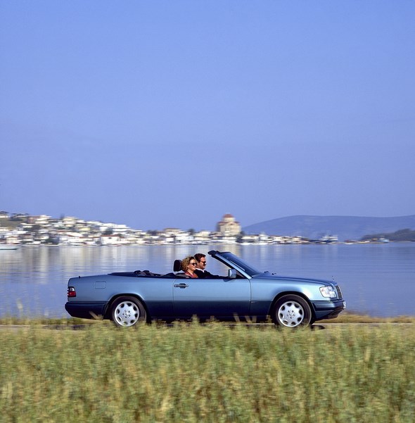 September 1991: Viersitziges Cabriolet der Baureihe 124 hat Premiere: Offene Fahrkultur: 25 Jahre E-Klasse Cabriolet